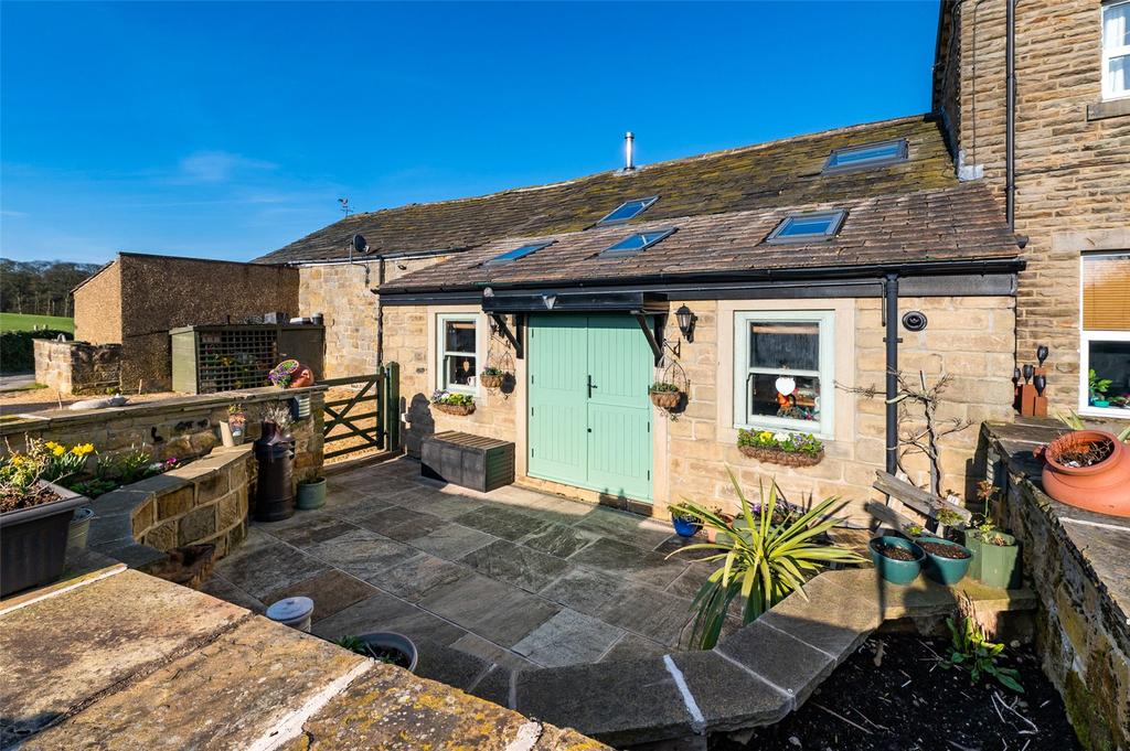 Dean Lane, Horsforth, Leeds, West Yorkshire, LS18 2 bed house for sale £365,000
