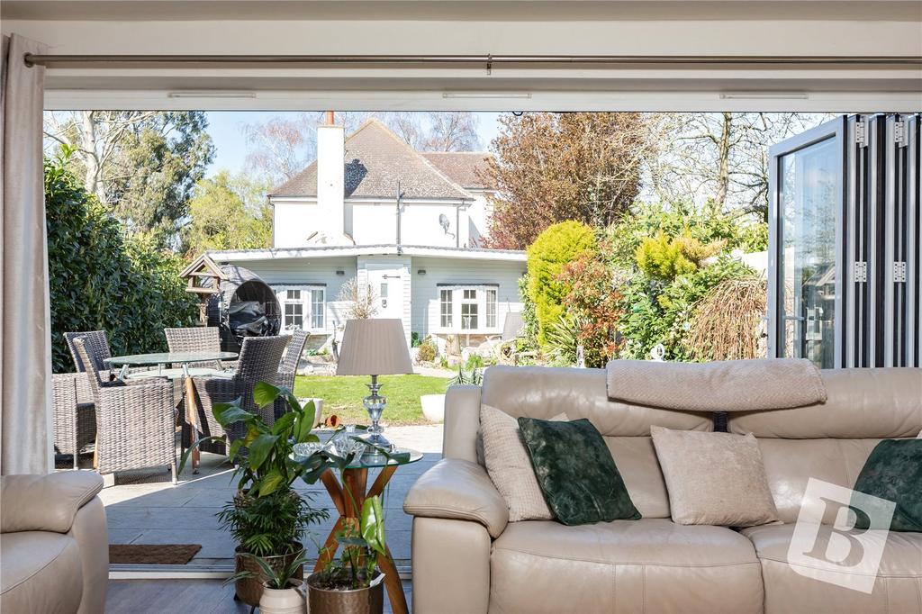 Living Area / Bifold