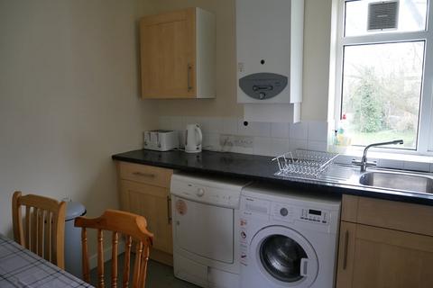 4 bedroom flat to rent, Pirbright House, Kingsnympton, Kingston, KT2 7TQ