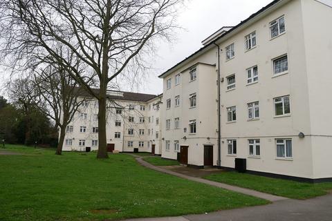 4 bedroom flat to rent, Pirbright House, Kingsnympton, Kingston, KT2 7TQ