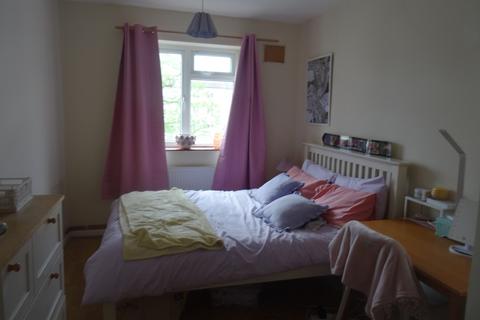 4 bedroom flat to rent, Pirbright House, Kingsnympton, Kingston, KT2 7TQ
