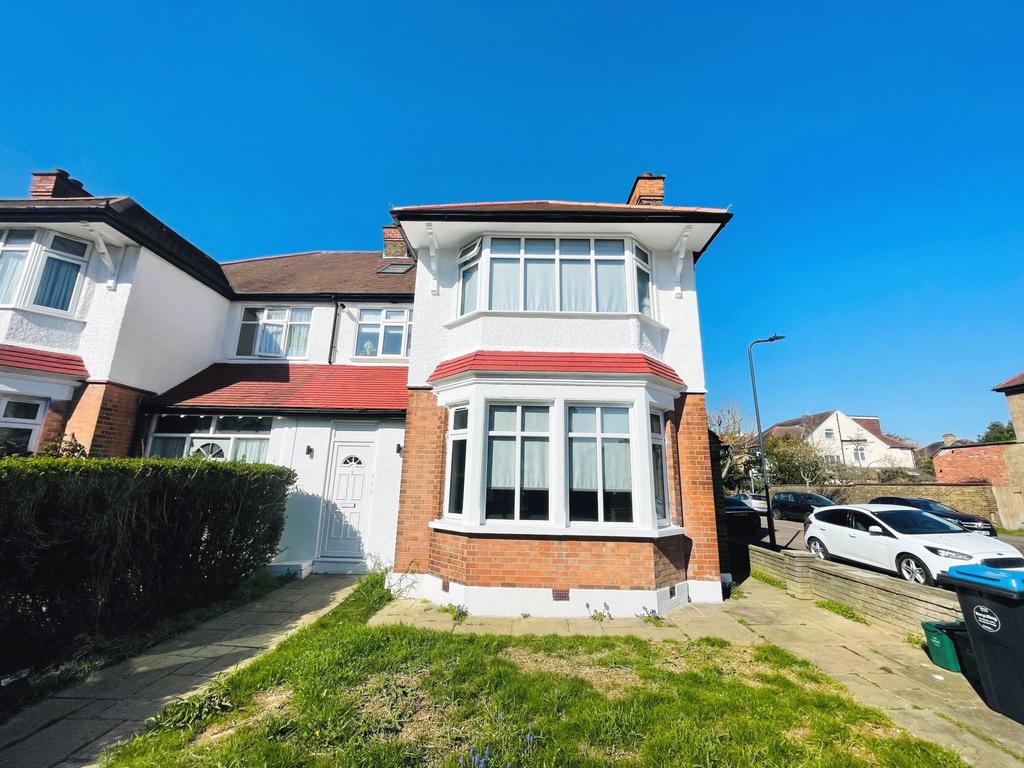 Anson Road, Cricklewood, NW2 3 bed flat £2,999 pcm (£692 pw)