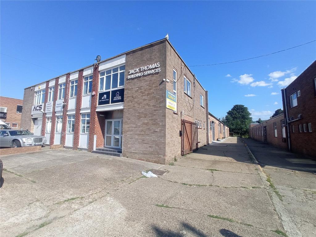 Towerfield Road, Shoeburyness... Industrial unit £750 pcm (£173 pw)