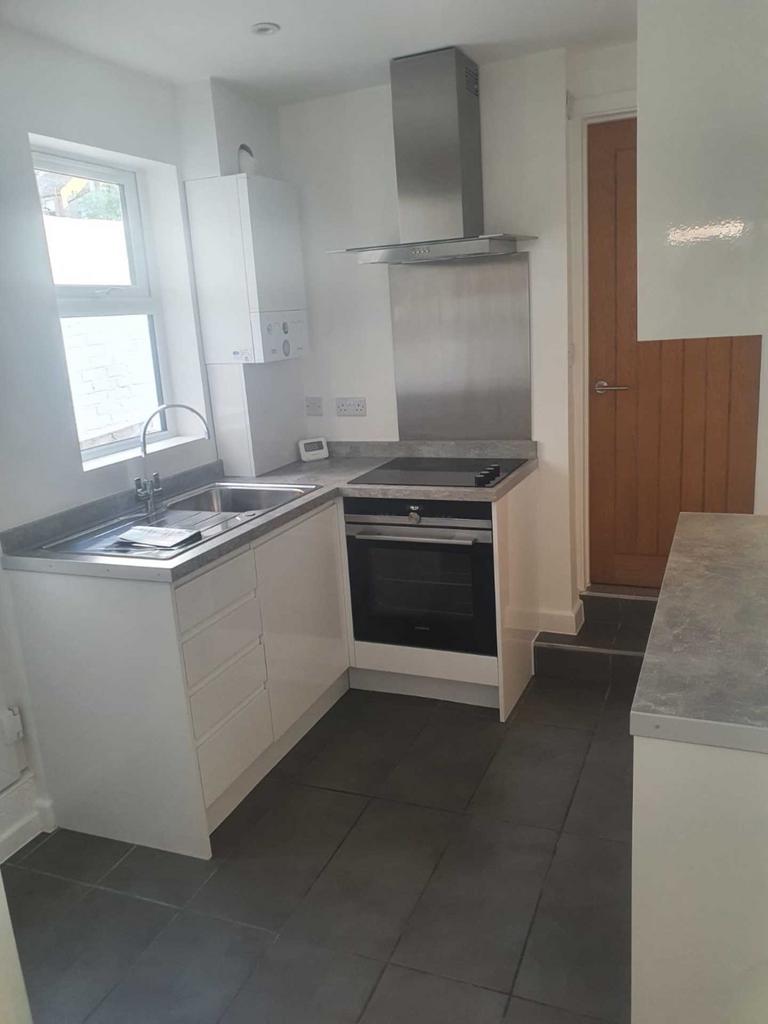 Albert Road, Chatham 2 bed semidetached house £1,300 pcm (£300 pw)