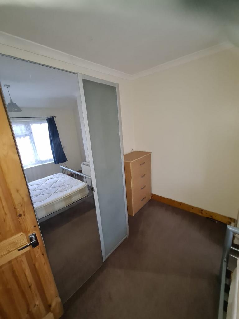 Holgate Road, Dagenham RM10 1 bed flat £1,299 pcm (£300 pw)