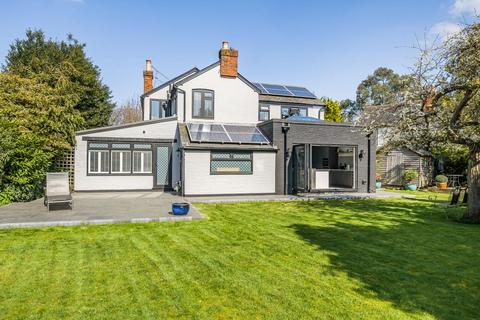 65 Updown Hill, Windlesham, GU20 6DW