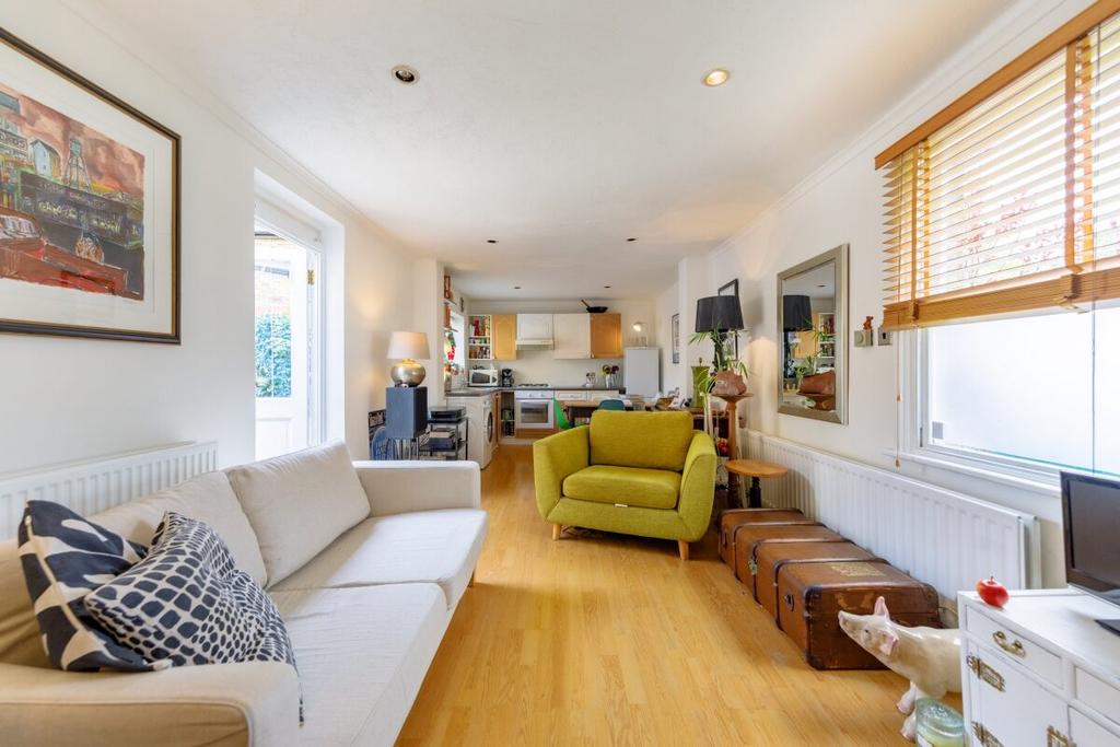 Weston Park Crouch End N8 2 bed flat for sale £625,000