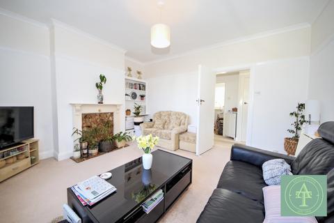 2 bedroom flat for sale, High Street, London, N14