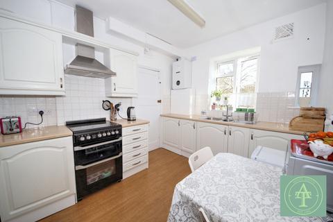 2 bedroom flat for sale, High Street, London, N14