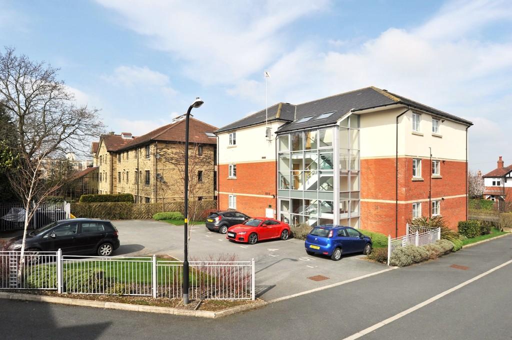 Garden Mews, Harlow Oval, Harrogate 2 bed apartment £250,000