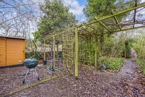 62 Stuart Road, Richmond, TW10 7QR