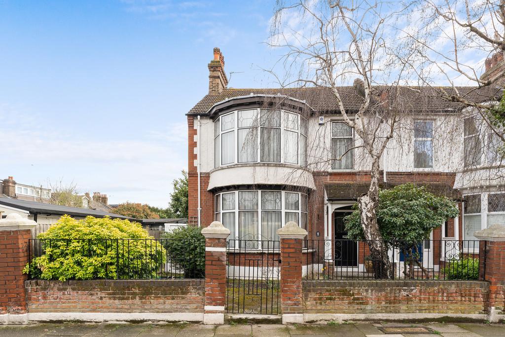 Margaretting Road, Aldersbrook 3 bed end of terrace house for sale £950,000