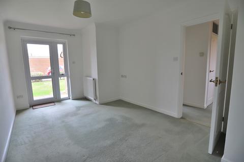 1 bedroom flat for sale, Whitefield Road, New Milton, Hampshire. BH25 6DF