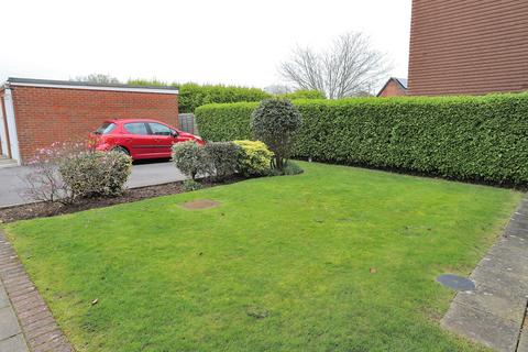 1 bedroom flat for sale, Whitefield Road, New Milton, Hampshire. BH25 6DF