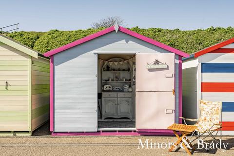 Park home for sale - Beach Hut, Pakefield