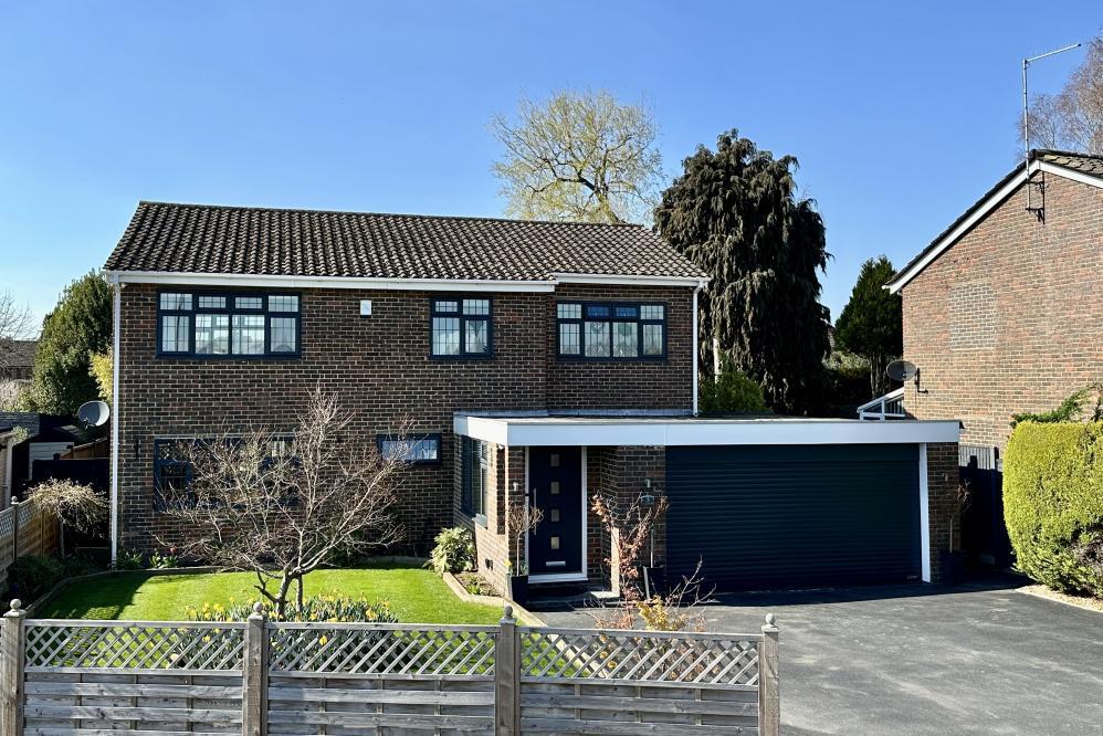 Willow Close, St Leonards, BH24 2RQ 4 bed detached house for sale £
