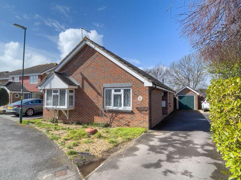 MiddletononSea, West Sussex 3 bed detached bungalow for sale £435,000