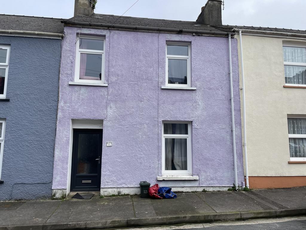 Lewis Street, Pembroke Dock 3 bed terraced house £150,000
