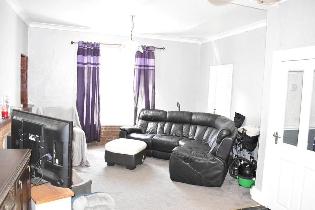 Lewis Street, Pembroke Dock 3 bed terraced house £150,000