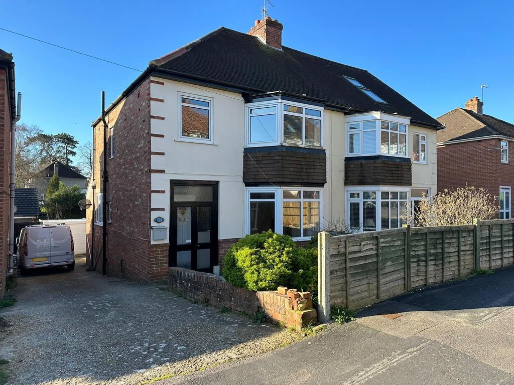Fareham Uplands Crescent UNFURNISHED 3 bed semidetached house £1,400