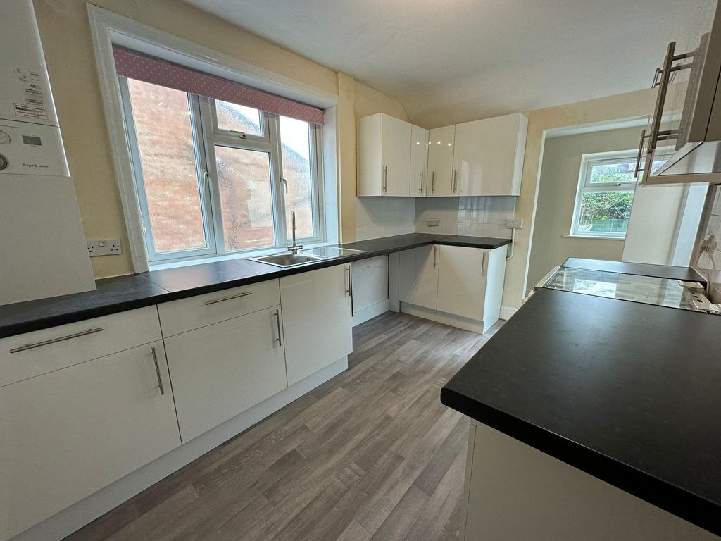 Fareham Uplands Crescent UNFURNISHED 3 bed semidetached house £1,400