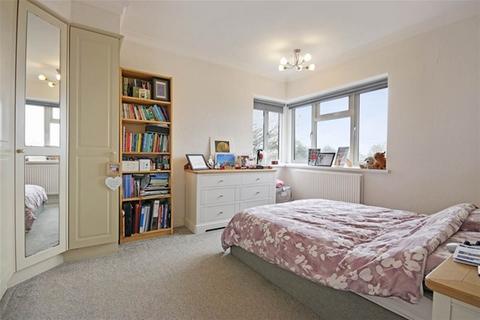 3 bedroom flat for sale, Hanger Court, Hanger Green, Ealing