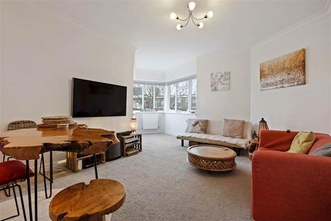 3 bedroom flat for sale, Hanger Court, Hanger Green, Ealing