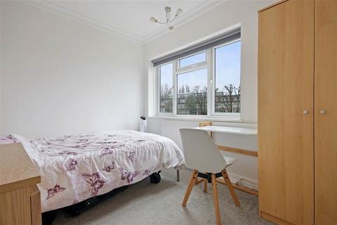 3 bedroom flat for sale, Hanger Court, Hanger Green, Ealing