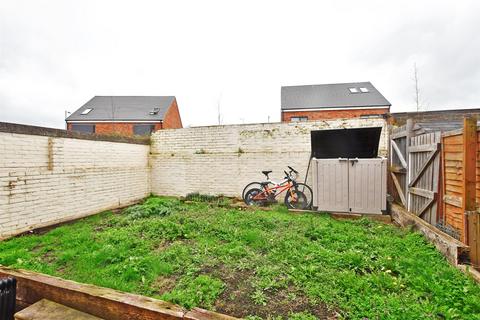 3 bedroom terraced house for sale - Crosse Courts, Basildon, Essex