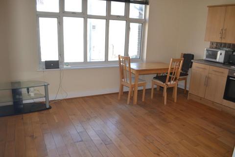 2 bedroom flat to rent, Garratt Lane, Tooting, London, Wandsworth, SW17 0NB