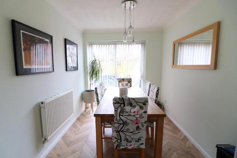 4 bedroom detached house for sale, Luton LU2