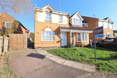 3 bedroom end of terrace house for sale - Lambourn Drive, Bushmead, Luton, Bedfordshire, LU2 7GQ