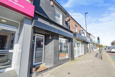 Property to rent - Bury New Road, Prestwich,