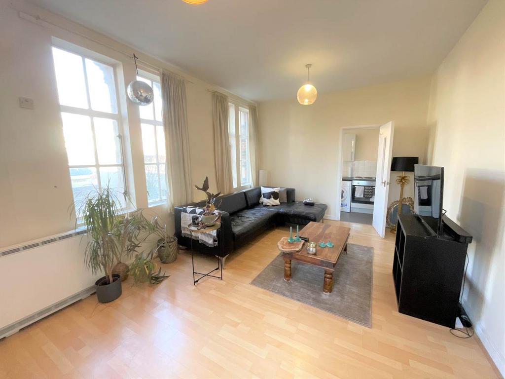 Clock Court, Victory Road, Wanstead 1 bed flat £1,275 pcm (£294 pw)