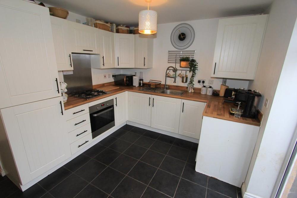 Saxon Drive, Newport, TF10 7FN 3 bed semidetached house £995 pcm (£