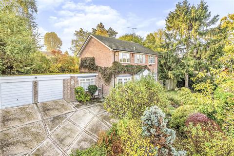 4 bedroom detached house to rent, Lyndhurst Close, Horsell, Woking, Surrey, GU21