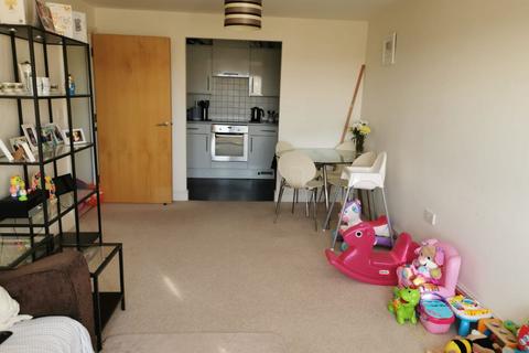 2 bedroom flat to rent, Glebelands Close  London N12