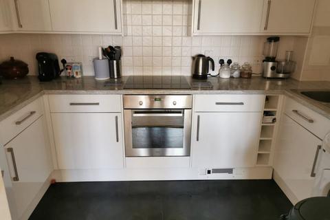 2 bedroom flat to rent, Glebelands Close  London N12