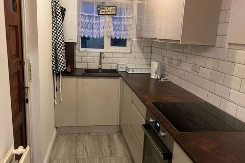 House share to rent - Grovelands Road, London, N15