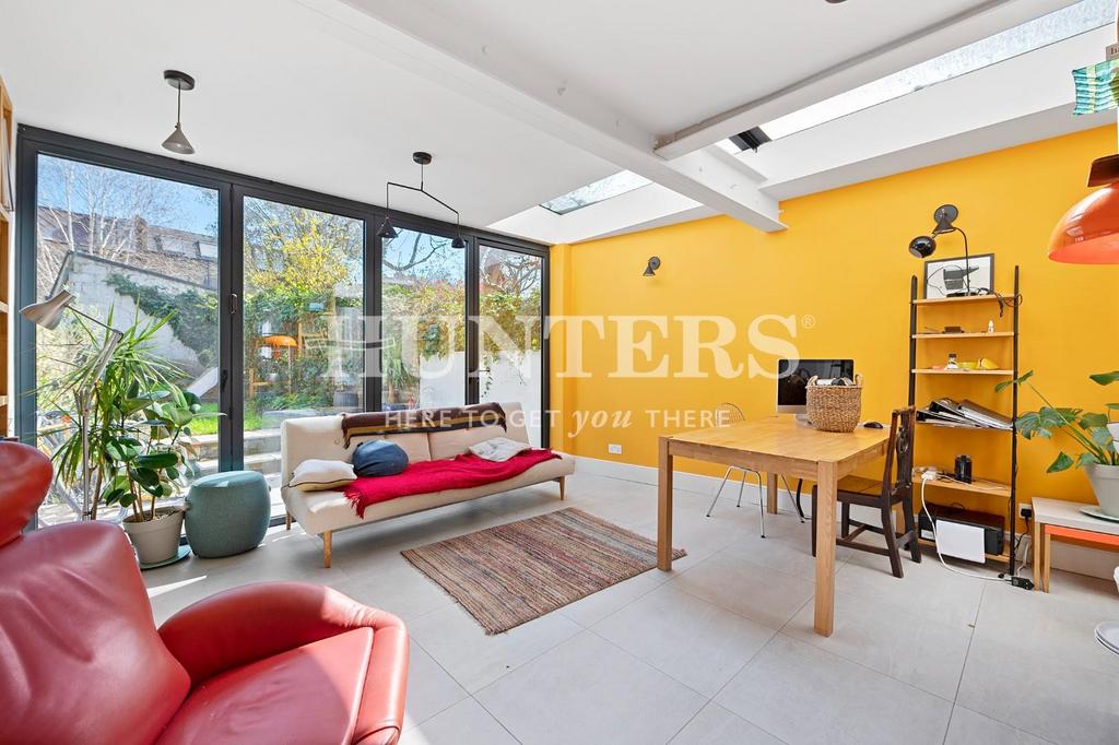 Springdale Road, London, N16 1 bed flat £2,400 pcm (£554 pw)