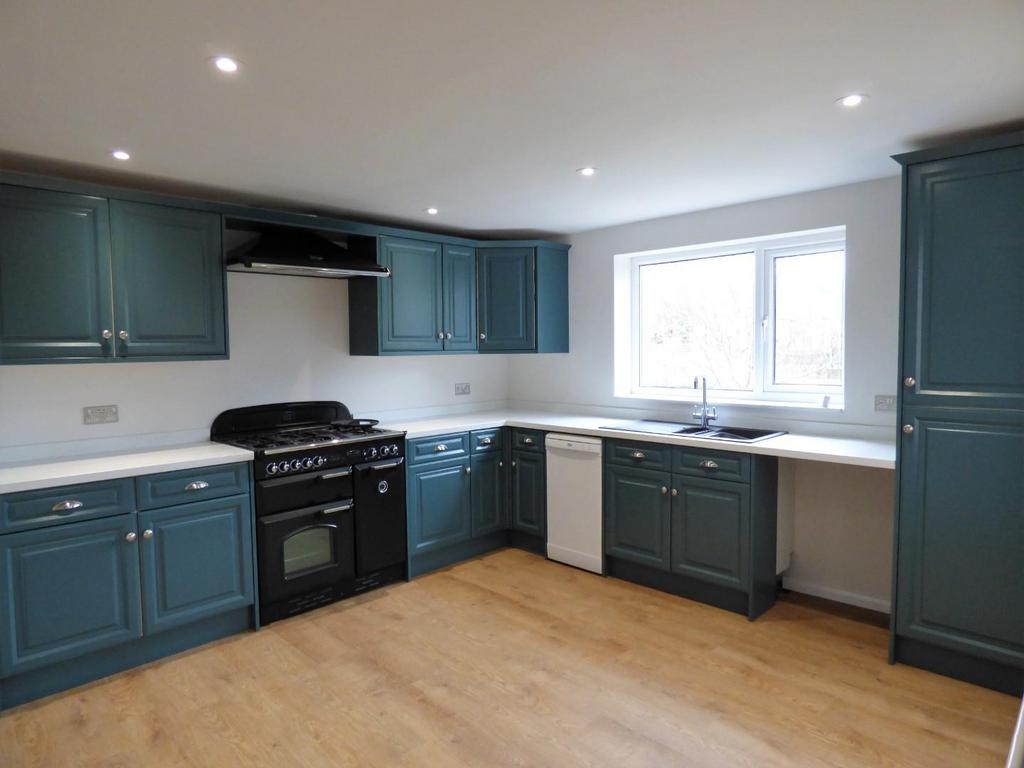 Windsor Avenue, Skipton 3 bed house £1,295 pcm (£299 pw)
