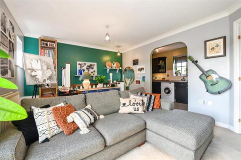 18 Blossom Close, Andover, SP10 3RR