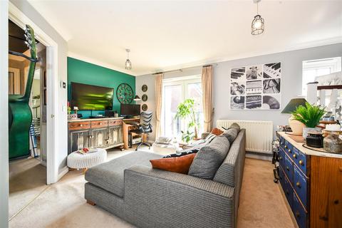 18 Blossom Close, Andover, SP10 3RR