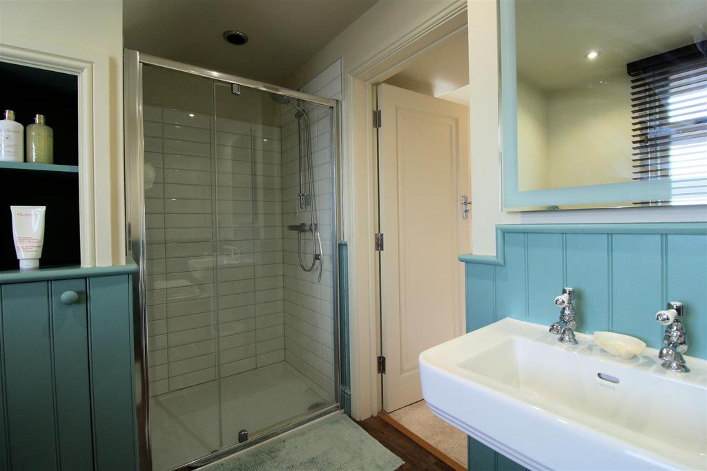 En-suite bed 2