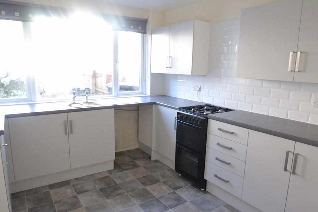 Clifford Gardens, Shirehampton 2 bed house £1,200 pcm (£277 pw)