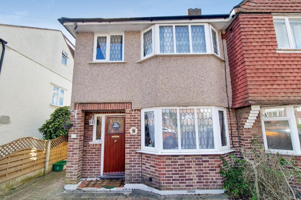 Oldstead Road, Bromley 3 bed semidetached house £450,000
