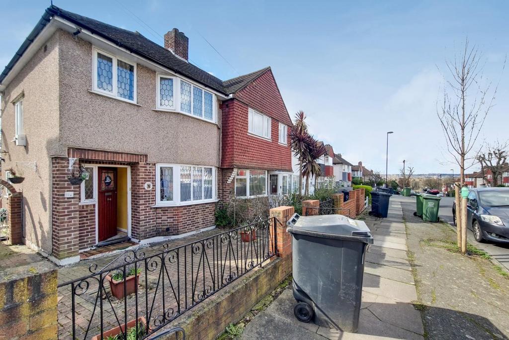 Oldstead Road, Bromley 3 bed semidetached house £450,000
