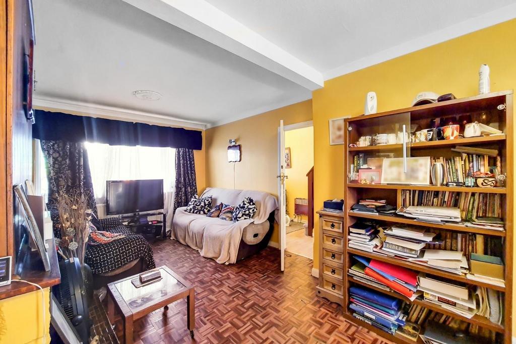 Oldstead Road, Bromley 3 bed semidetached house £450,000