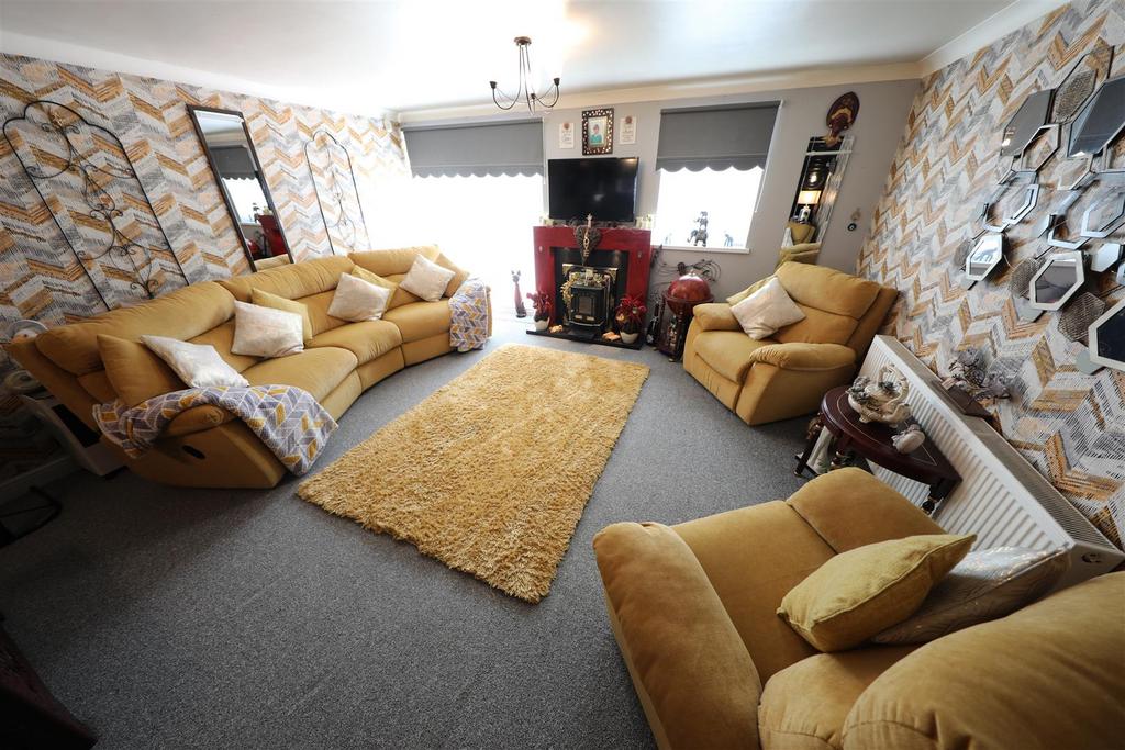 Frampton Close, Bransholme, Hull 3 bed house £125,000