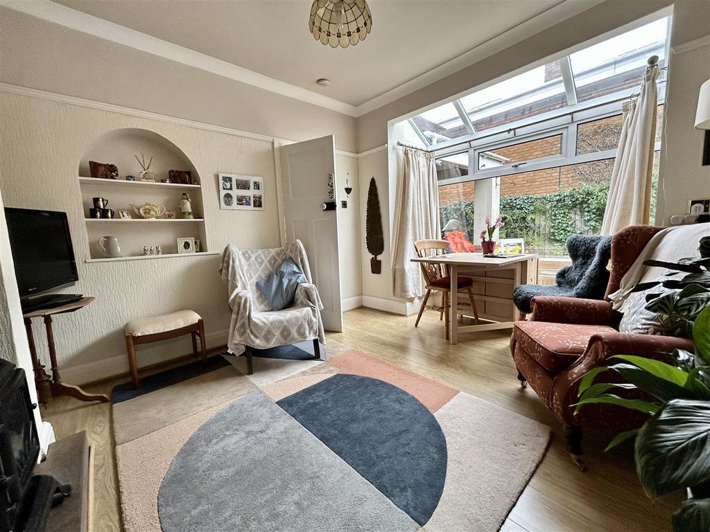 Dining/sitting room